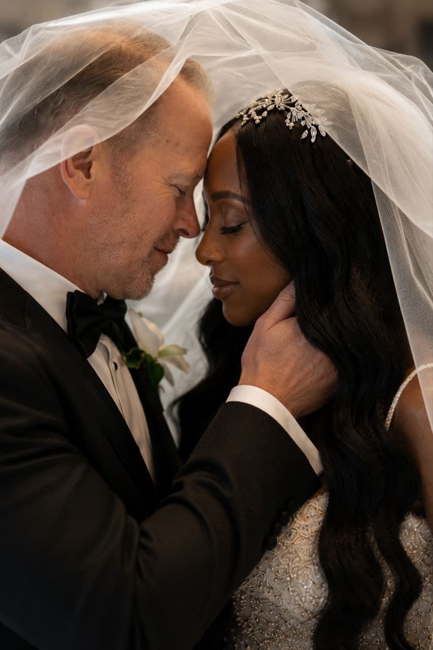 Candid wedding photography, downtown Dallas